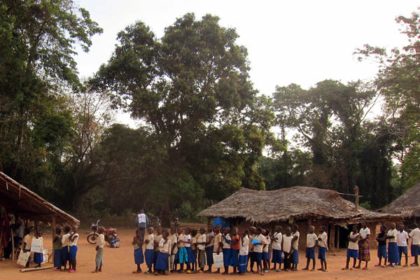 Children waiting to be vaccinated in Li-Lungbu, DR Congo